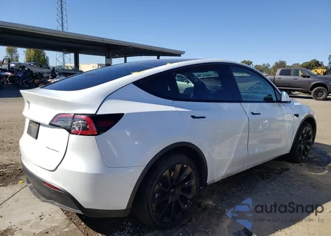 2022 Tesla Model Y Long Range Dual Motor All-Wheel Drive z USA, uszkodzony, nr VIN 7SAYGDEE5NF386632